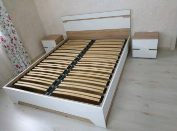 Спальня Анталия (кровать без ортопед-основания, тумбы, Дуб сонома, Белый Софт, горизонт) в Бердске - berdsk.mebel54.com | фото